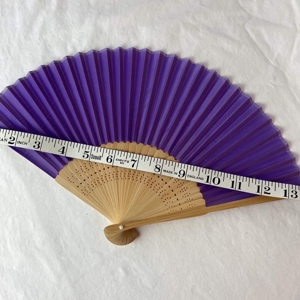 Purple intricate design bamboo folding fan - Picture 7 of 9